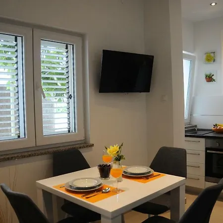 Aria With Private Parking Apartman