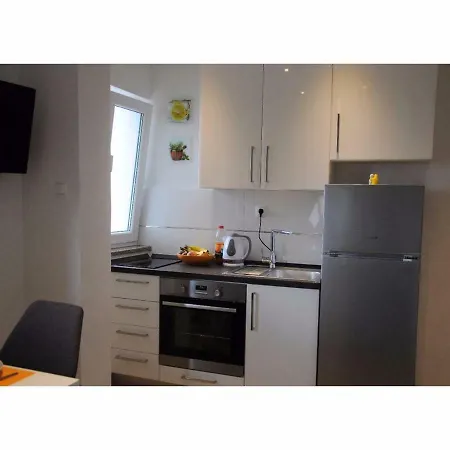 Aria With Private Parking Apartman *