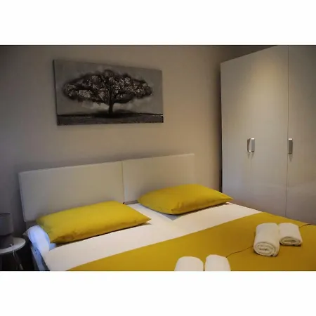 Aria With Private Parking Apartman *